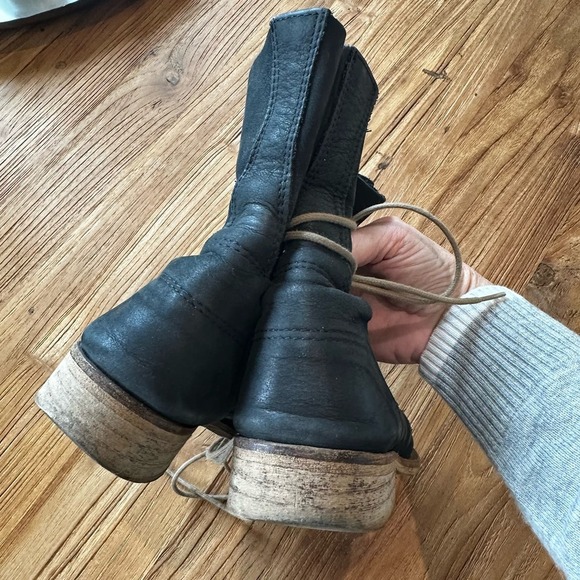 Steve Madden Soluri Women’s Distressed Washed Black Leather Tie Up Booties - Picture 10 of 11